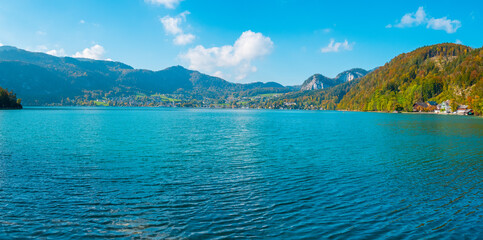 Wolfgangsee, Salzkammergut, Österreich, an einem sonnigen Herbsttag