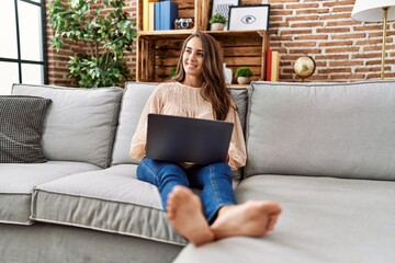 Obraz premium Young hispanic woman smiling confident using laptop at home