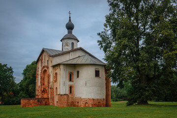 Fototapeta premium View of the Church of St. Paraskevi (Paraskevy Pyatnitsy na Torgu) on the territory of Yaroslavovo Dvorishche on a cloudy summer day, Veliky Novgorod, Russia