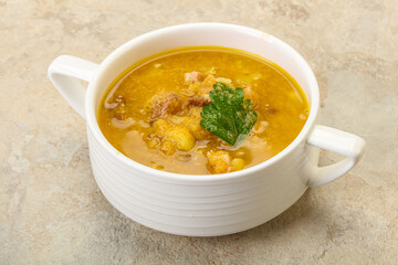 Pea soup with smoked meat