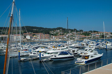 Fototapeta na wymiar Escena marina en la Ría de Vigo. Sanxenxo, Pontevedra, Galicia.