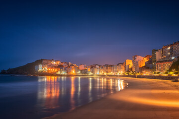 Obraz premium Blue hour at Malpica coastal village. Galicia, Spain