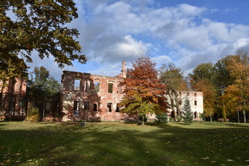 Zamek i Pałac w Żmigrodzie, ZESPÓŁ PAŁACOWO-PARKOWY © Albin Marciniak