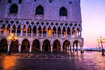 Fototapeta premium he Doge's Palace in Venice at dawn