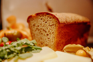 piękny smakowity chleb warzywa - obrazy, fototapety, plakaty