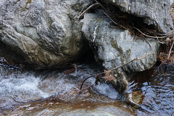 山奥に流れる川