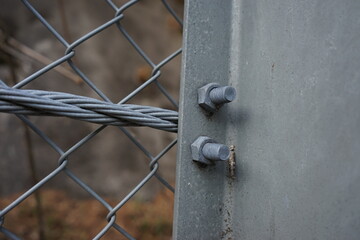 ワイヤーを止めているボルト

