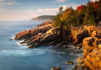 Acadia National Park, ME - USA - Oct. 13, 2021: Horizontal view of sunrise at Newport Cove in Acadia National Park in Maine. Golden hour view of the coast line and forest. - obrazy, fototapety, plakaty