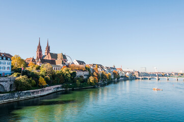 Basel, Münster, Kirche, Altstadt, Pfalz, Rhein, Fähre, Rheinbrücke, Grossbasel, Kleinbasel, Altstadthäuser, Rheinufer, Herbst, Herbstmesse, Basel-Stadt, Schweiz