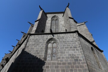 Eglise Notre Dame de Montferrand, aussi appel&eacute;e &eacute;glise Notre Dame de Prosp&eacute;rit&eacute;, vue de l'exterieur, ville de Clermont Ferrand, departement du Puy de Dome, France