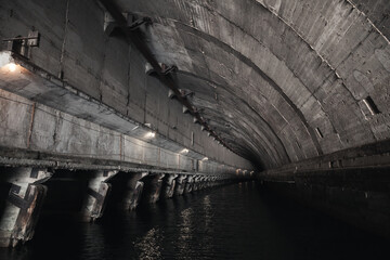 Obraz premium Industrial concrete tunnel interior perspective