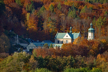 Klasztor Karmelitów Bosch w Czernej © piotrwolak