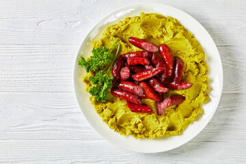puree of green peas with fried spicy sausages