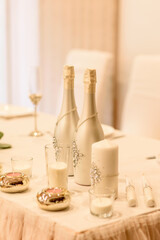 Beautiful floral compositions in the restaurant for the wedding ceremony