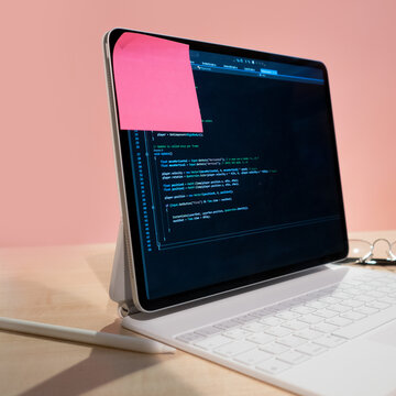 It's time to learn programming languages, call to action, concept. Training in programming and improving skills in code and application development. Laptop with a reminder on the corner of the monitor