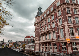 Obraz premium Canals and typical dutch architecture in Amsterdam, the capital of the Netherlands