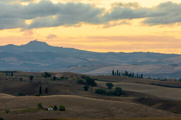 Obraz premium sunset over the mountains