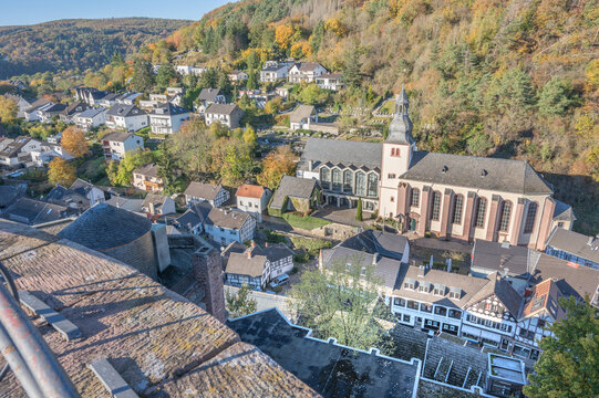 Blick von der Burg auf Heimbach in der Eifel