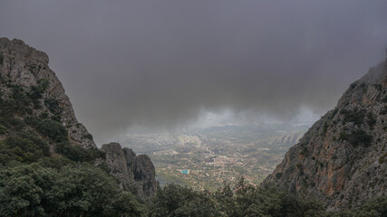 Finestrat desde lo alto de la pedrera del Puig Campana