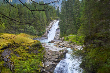 Fototapeta na wymiar Famous waterfalls in the Austrian mountains. (Krimmler Waterfalls)