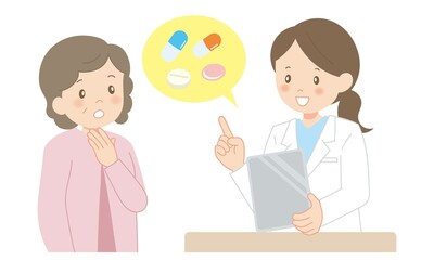  	シニア女性に薬の説明をする薬剤師