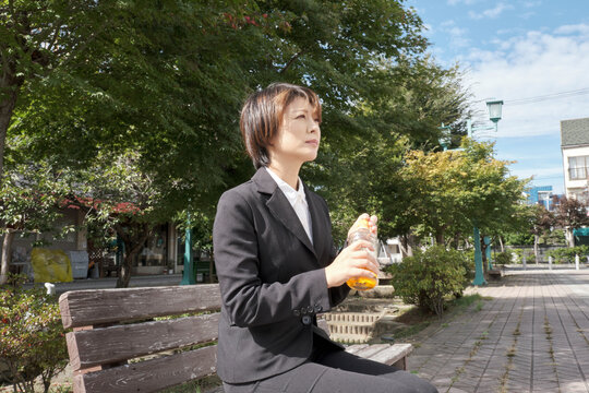 味覚障害の女性。日本人の女性　