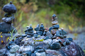 富山県上市町にある雪が積もった晩秋のクズバ山の登山道から剣岳、大日岳、猫又山などを見る風景 A view of Mt. Kuzuba with snow on the trail in late autumn in Kamiichi Town, Toyama Prefecture, looking at Mt.Tsurugi, Mount Dainichi.