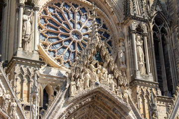 Obraz premium Close up view of the ornate medieval Our Lady of Reims Cathedral (Notre-Dame de Reims) in France, with high Gothic architecture, showing its central rose window