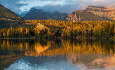 Fototapeta premium Autumn Panorama Strbske Pleso Lake. Calm, autumn evening scene of High Tatras National Park, Slovakia, Europe.
