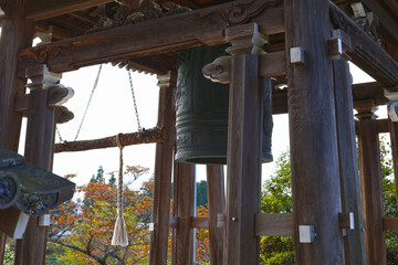 Fototapeta na wymiar 寺院の鐘