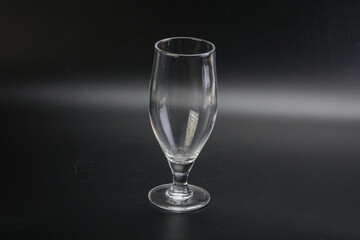 Empty glass for vine or water