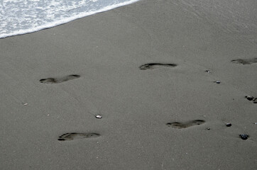 砂浜のあしあと