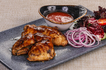 Grilled chicken with tomato sauce