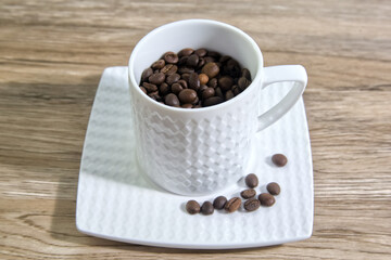 コーヒー豆と白いコーヒーカップ Coffee Beans and White coffee cup
