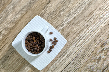 コーヒー豆と白いコーヒーカップ Coffee Beans and White coffee cup