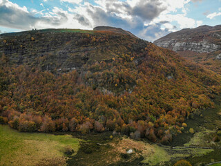 Fototapeta na wymiar Forests in the Espinosa mountains in autumn with the drone.