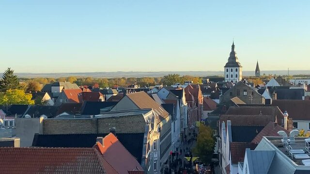 Lippstadt in Westfalen an sonnigem Herbsttag von oben