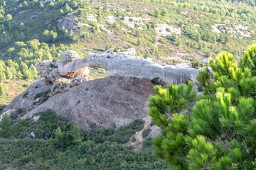 Fototapeta na wymiar Paysage de montagne sur la route des crêtes entre La Ciotat et Cassis dans le Sud de la France