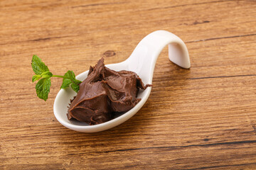 Chocolate spread with nazelnut
