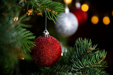 Obraz na płótnie Canvas Christmas decoration and ornaments closeup on a Christmas tree