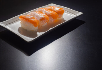 【お寿司】高級そうに見えるサーモン寿司