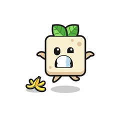 Obraz premium tofu cartoon is slip on a banana peel