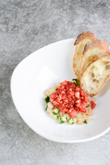 tartar with strawberries and bread