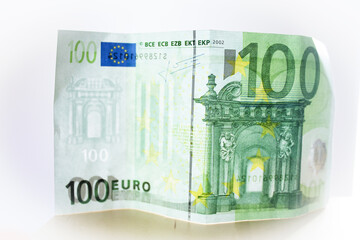 100 euros in official banknotes