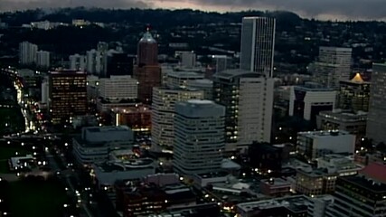 2005 PORTLAND OREGON SKYLINE AT NIGHT