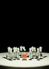 たくさんの男女トルソーマネキンと一つの椅子　ポスター　黒背景　3DCG