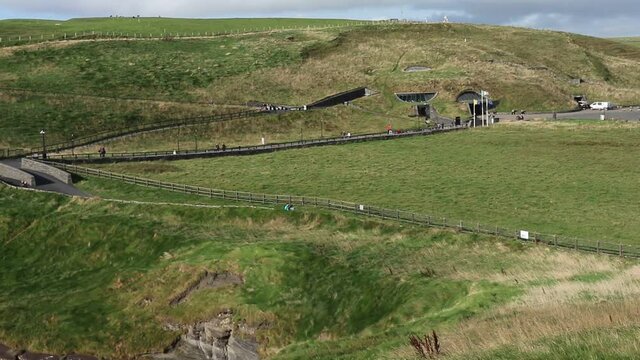 Doolin &ndash; Panoramica del centro visite delle Cliffs of Moher dal sentiero