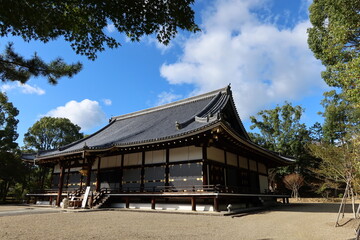 Temples and shrines in Kyoto in Japan 日本の京都にある神社仏閣 : Kon-do Temple in the precincts of Ninna-ji Temple 仁和寺の境内にある金堂