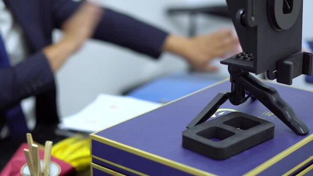 Bribe officials with RMB in the office