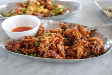 Fried Soft Shell Crab with Garlic.